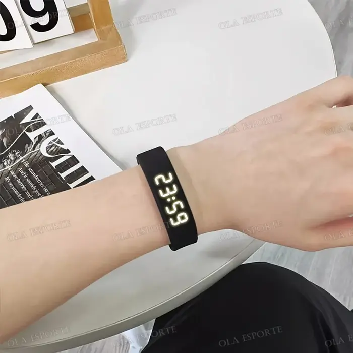Bracelet intelligent longue durée de vie de la batterie pour hommes et femmes, suivi GPS, moniteur de sommeil, rappel pour iOS et Android Ht22