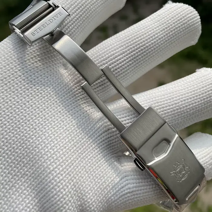 Montre de plongée pour homme SD1970 Steeldive, cadran Sunray, bracelet à fermoir fraisé, boîtier de