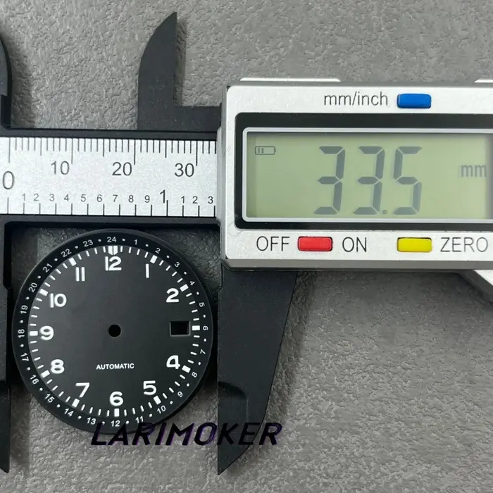 LARIMOKER Cadran de montre de pilote avec fenêtre de date et chiffres arabes de 33,5 mm, avec luminescence verte, compatible avec le mouvement automatique NH35, accessoires de montre