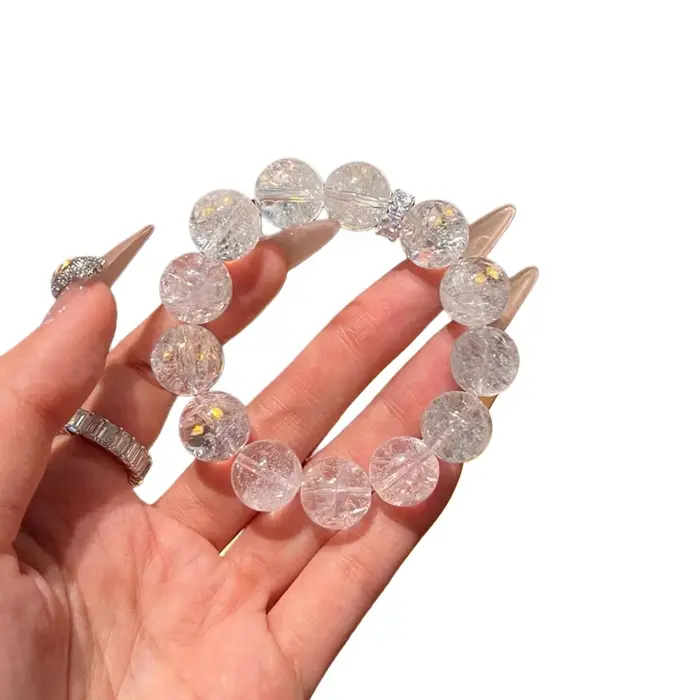 Un bracelet éblouissant en cristal de glace pilée blanc