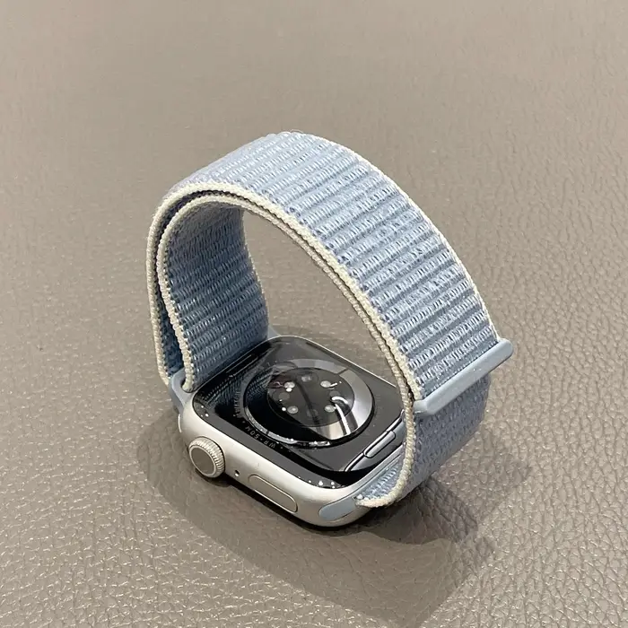 Boucle en Nylon officielle pour Apple Watch 11