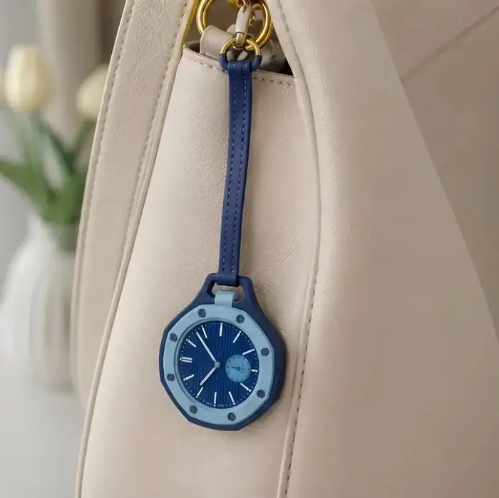 Nouvelles montres à quartz octogonales pour hommes en différentes couleurs