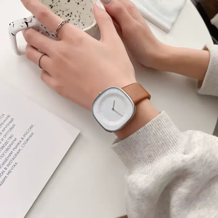 Montres carrées simples pour femmes