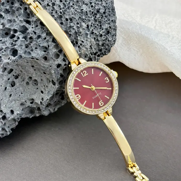 Montre minimaliste pour femme : montre-bracelet à cadran rond et bracelet fin incurvé