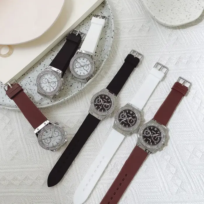 Mode femmes montres de luxe marque décontracté femme en caoutchouc Quartz