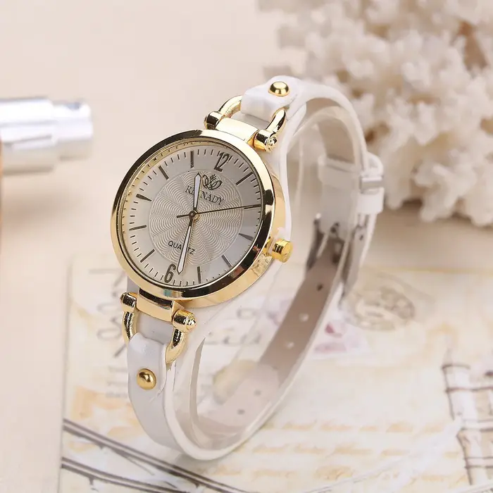 Montres vintage ultra-fines à bracelet en cuir pour femmes