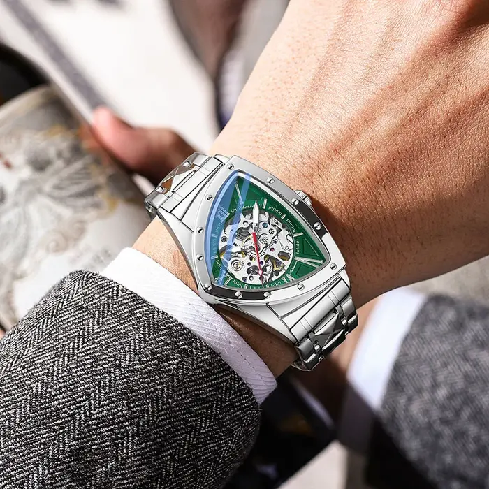 Montre-bracelet mécanique à design triangulaire créatif pour hommes