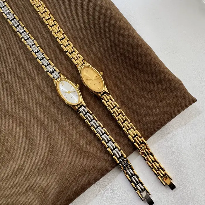 2025 nouveau style vintage étanche artistique quartz lumière luxe montre pour femme en acier