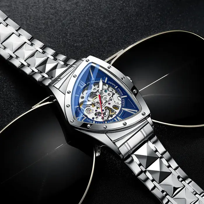 Montre-bracelet mécanique à design triangulaire créatif pour hommes