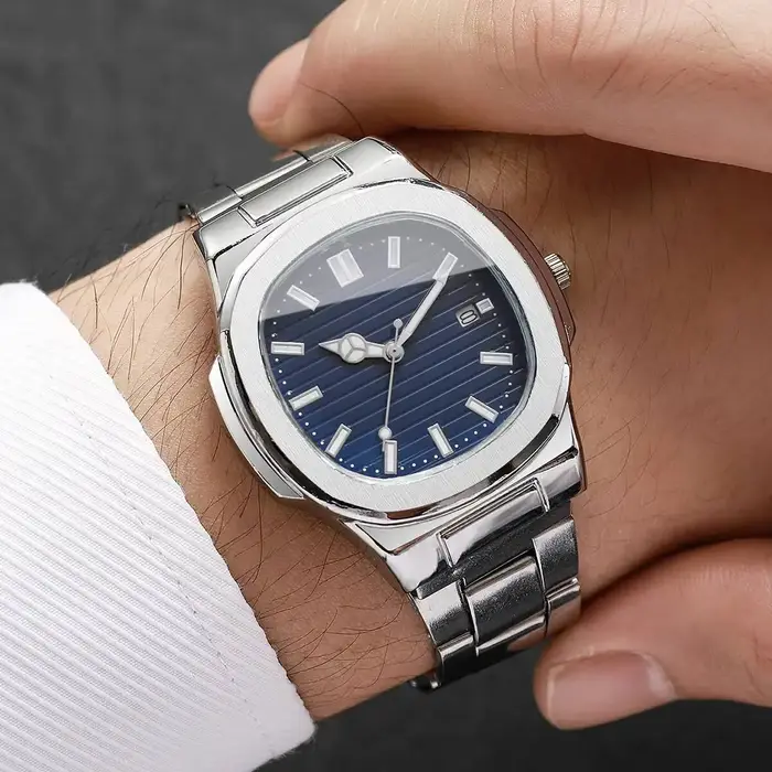 Montres d'affaires carrées pour hommes