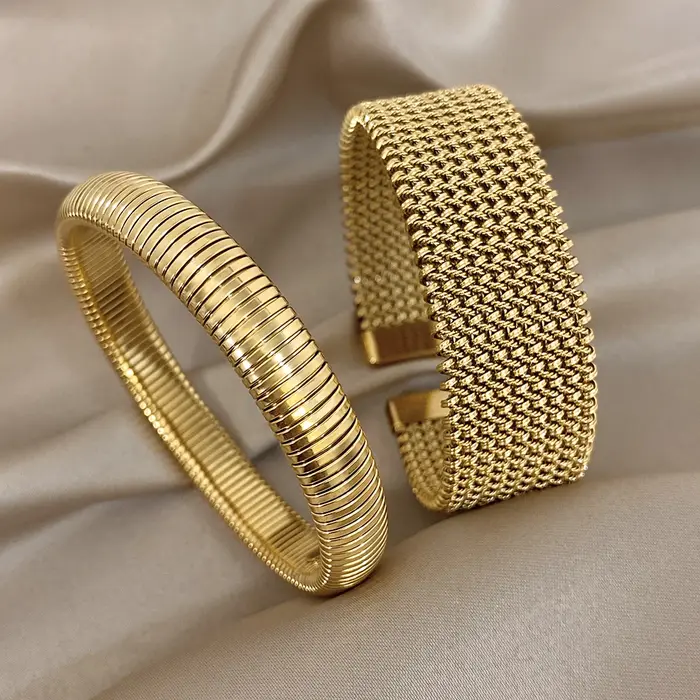 Bracelet circulaire à rayures verticales étroites Greatera