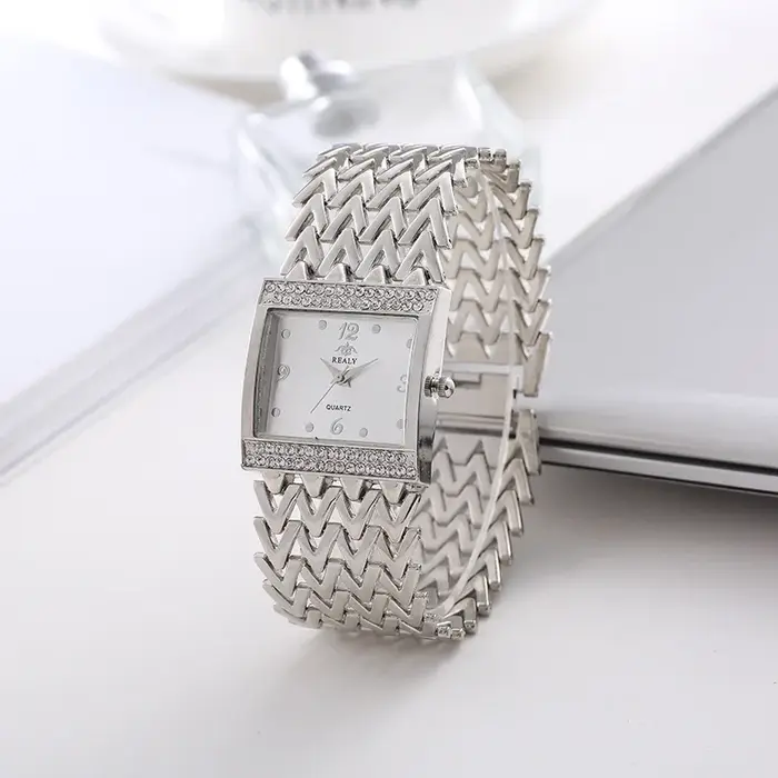 UTHAI W32 femmes mode montres à Quartz européen américain dame Bracelet montre diamants horloge fille montre-Bracelet bijoux
