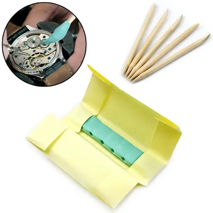 Pièces de montre vertes, nettoyage de mouvement, élimination de la poussière d'argile avec bâton en 