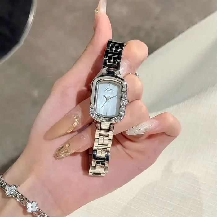 Montre carrée haut de gamme pour femmes, nouveau luxe, cadre asymétrique inhabituel, montre à Quartz