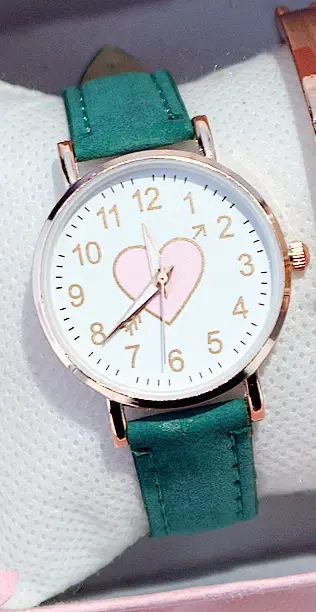 Nouveau mignon cadran en forme de coeur montre femme pour enfants