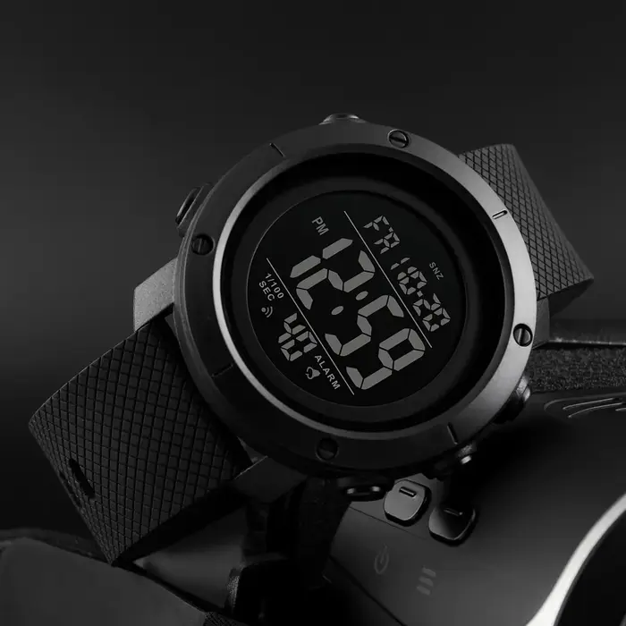 Montre de sport numérique étanche pour homme