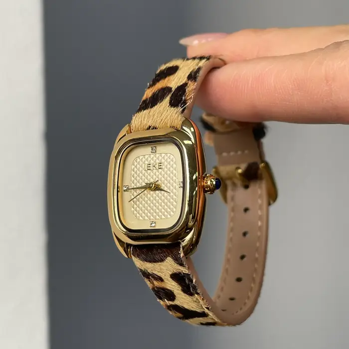 Montre élégante à imprimé léopard de luxe