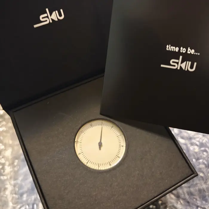 Montre créative de mode européenne et américaine de marque SKU