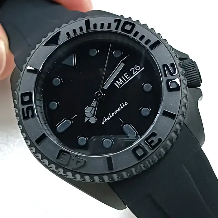 Montre étanche en acier inoxydable avec lunette en céramique