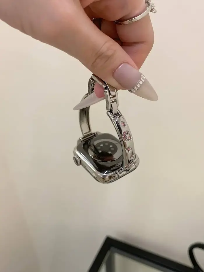 Bracelet en métal populaire pour Apple Watch Series 11/8/7/6/10 40mm 41mm 38mm 42mm 44mm 45mm 46mm