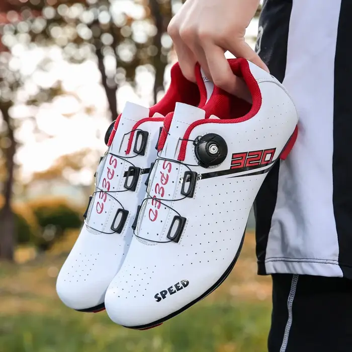 Chaussures de cyclisme professionnelles semelle extérieure en caoutchouc bouton boucle chaussures vt