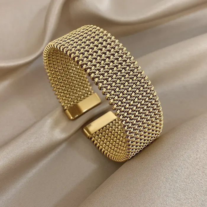 Bracelet circulaire à rayures verticales étroites Greatera