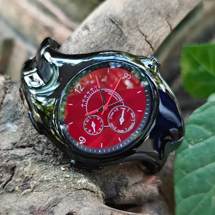 Montre OULM NEW Alien Retro Twisted Case Y2k Quartz pour homme, cadran argenté ovale, design unique et spécial, acier.