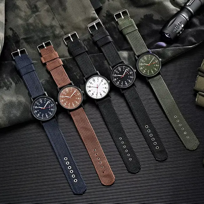 Design de luxe hommes montres lumineux main vent alliage