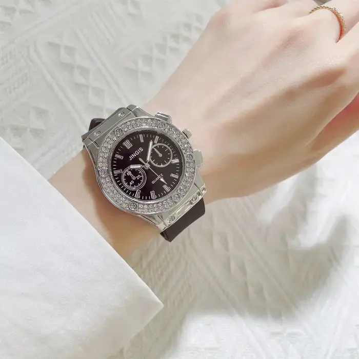 Mode femmes montres de luxe marque décontracté femme en caoutchouc Quartz