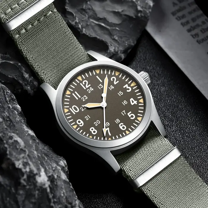 Montre à Quartz VH31 pour hommes militaire robuste champ extérieur 100M étanche avec verre saphir lumineux acier