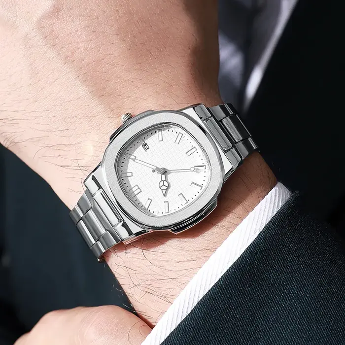 Montre de sport carrée pour hommes