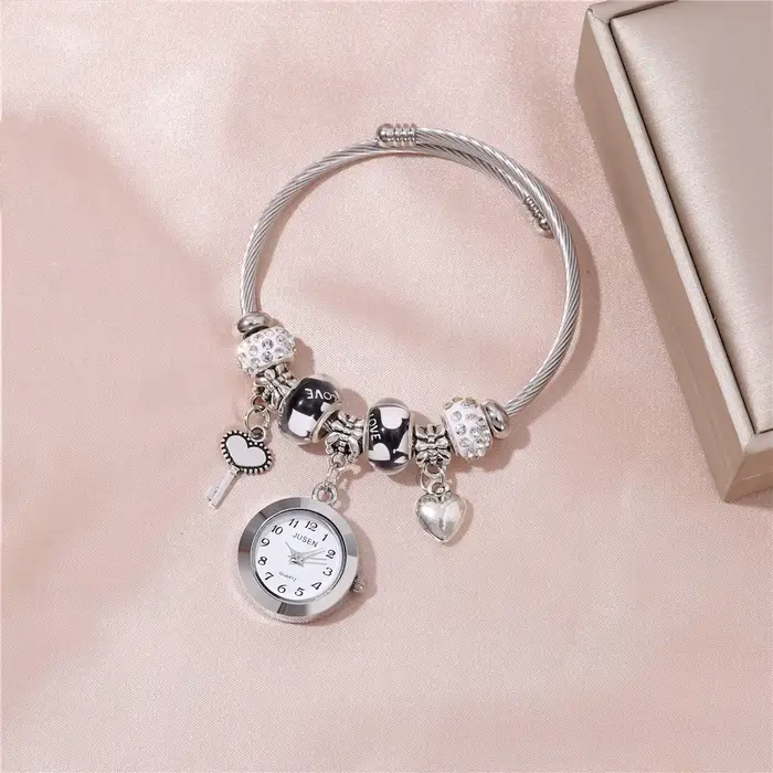 Montre-bracelet pour femme avec pendentif d'amour à la mode