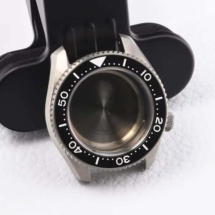 Boîtier de montre en titane MM300