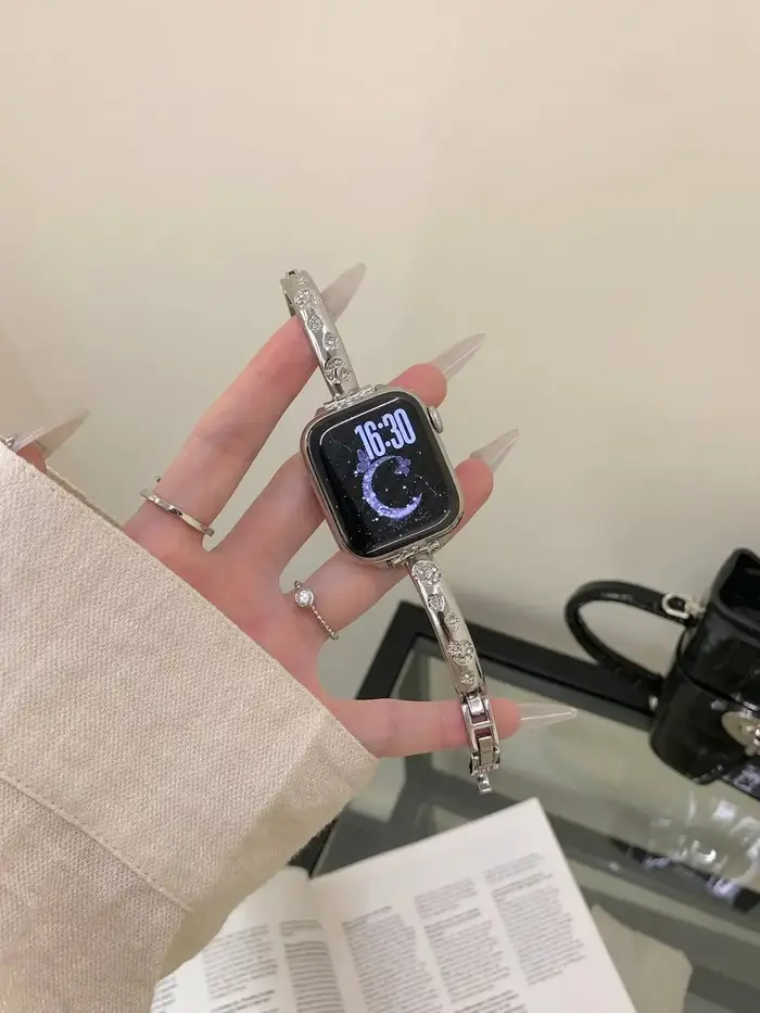 Bracelet en métal populaire pour Apple Watch Series 11/8/7/6/10 40mm 41mm 38mm 42mm 44mm 45mm 46mm