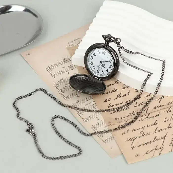 ☺ Montre de poche rétro classique à cadran numérique simple