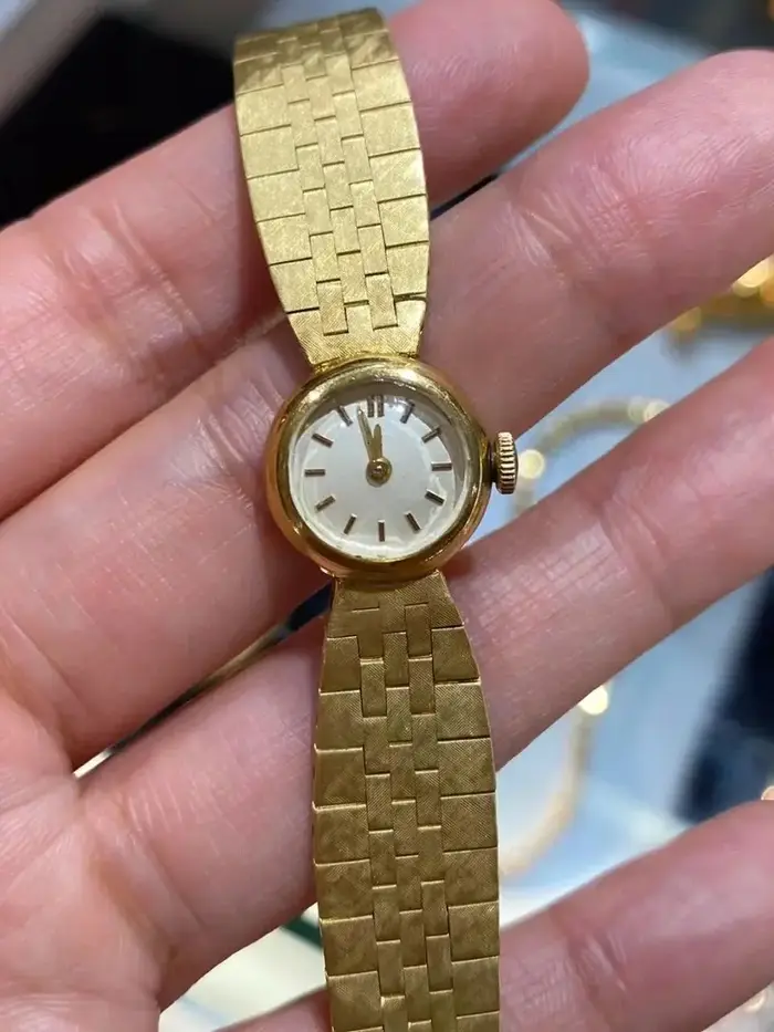 Montre à quartz de luxe pour femme