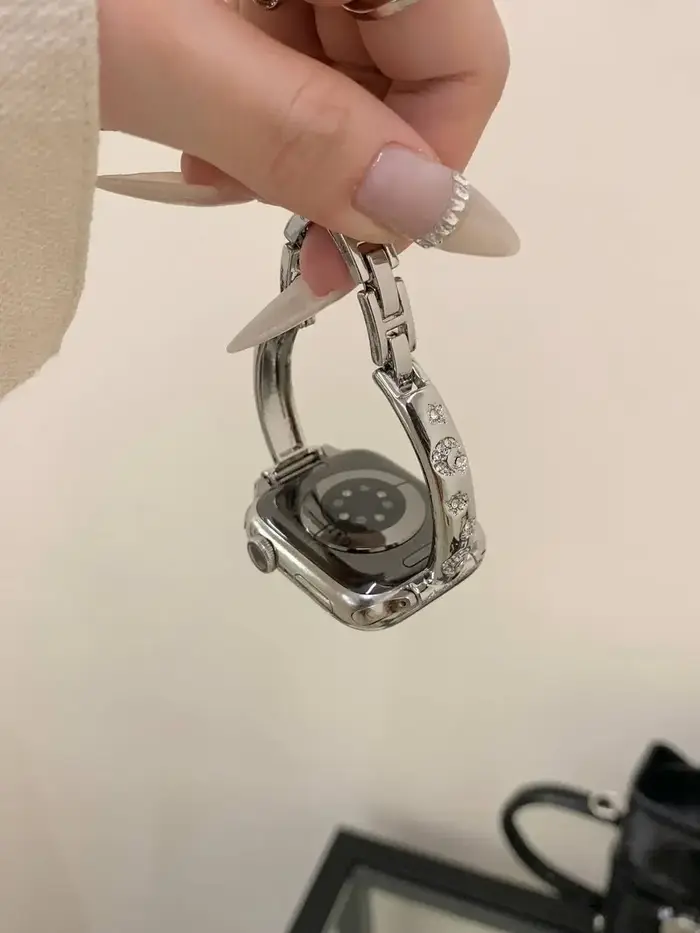 Bracelet en métal populaire pour Apple Watch Series 11/8/7/6/10 40mm 41mm 38mm 42mm 44mm 45mm 46mm