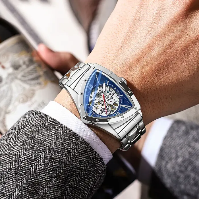 Montre-bracelet mécanique à design triangulaire créatif pour hommes
