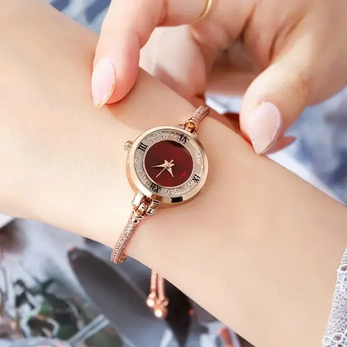 2024 mode montre pour femme Bracelet en or petit cadran