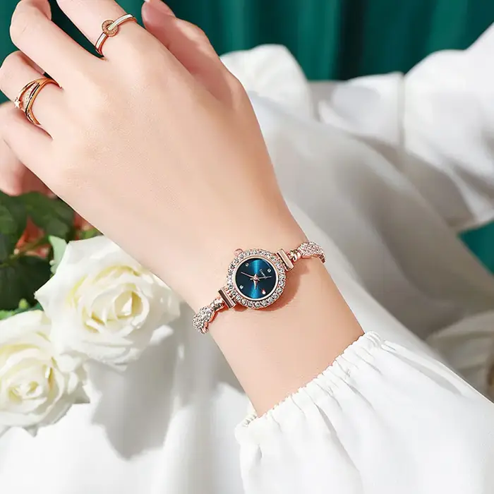 Montre à Quartz avec Strass pour Femme, Petit Cadran, Bracelet Mince, Accessoires Réglables Librement