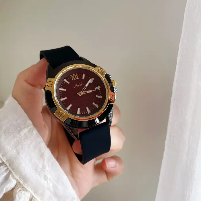 Montre rouge élégante et tendance en Silicone