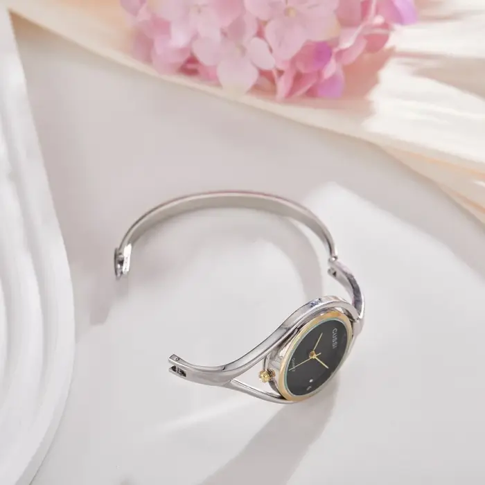 Montre-bracelet élégante pour femme, montre créative en acier inoxydable ajouré, montre à quartz simple, cadeau exquis