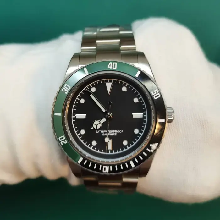 Montre en acier inoxydable pour hommes d'affaires européens et américains loisirs