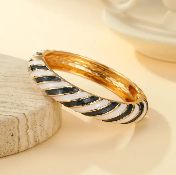 Bracelet ouvert épaissi avec rayures colorées effet goutte d'huile pour femme
