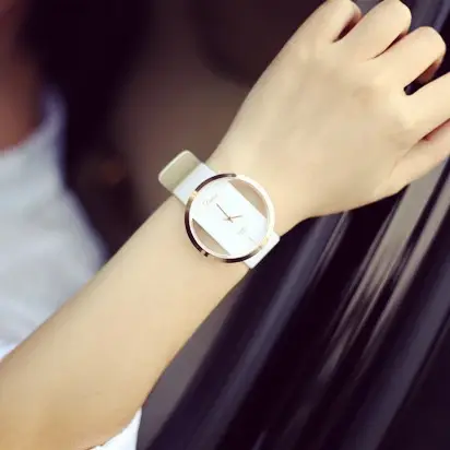Mode chaude femmes montre de luxe en cuir squelette bracelet