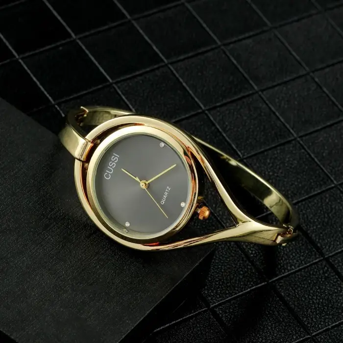 Montre-bracelet élégante pour femme, montre créative en acier inoxydable ajouré, montre à quartz simple, cadeau exquis