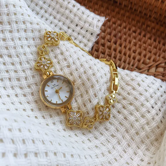 Nouvelle montre-bracelet ajourée élégante pour femme