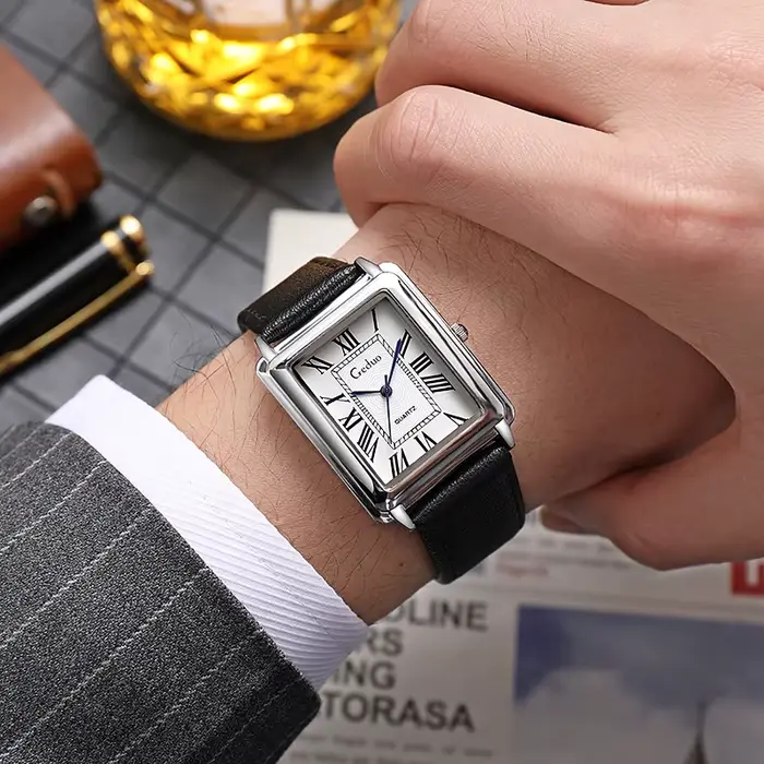 Montre-bracelet à quartz pour hommes à la mode avec bracelet en cuir