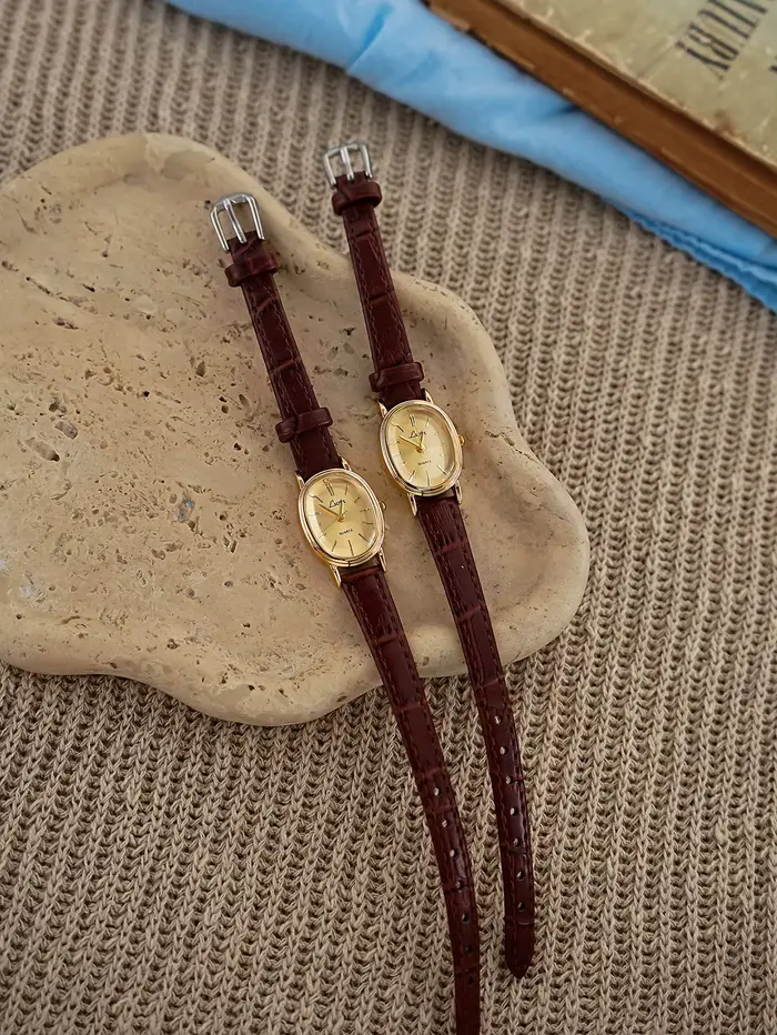 1 Nouvelle Montre à Quartz Dorée pour Femmes, Style Rétro Luxe, Boîtier Ovale et Bracelet en Cuir, Montre Élégante et Polyvalente pour Femmes.