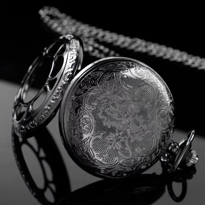 Montres de poche creuses noires pour femmes